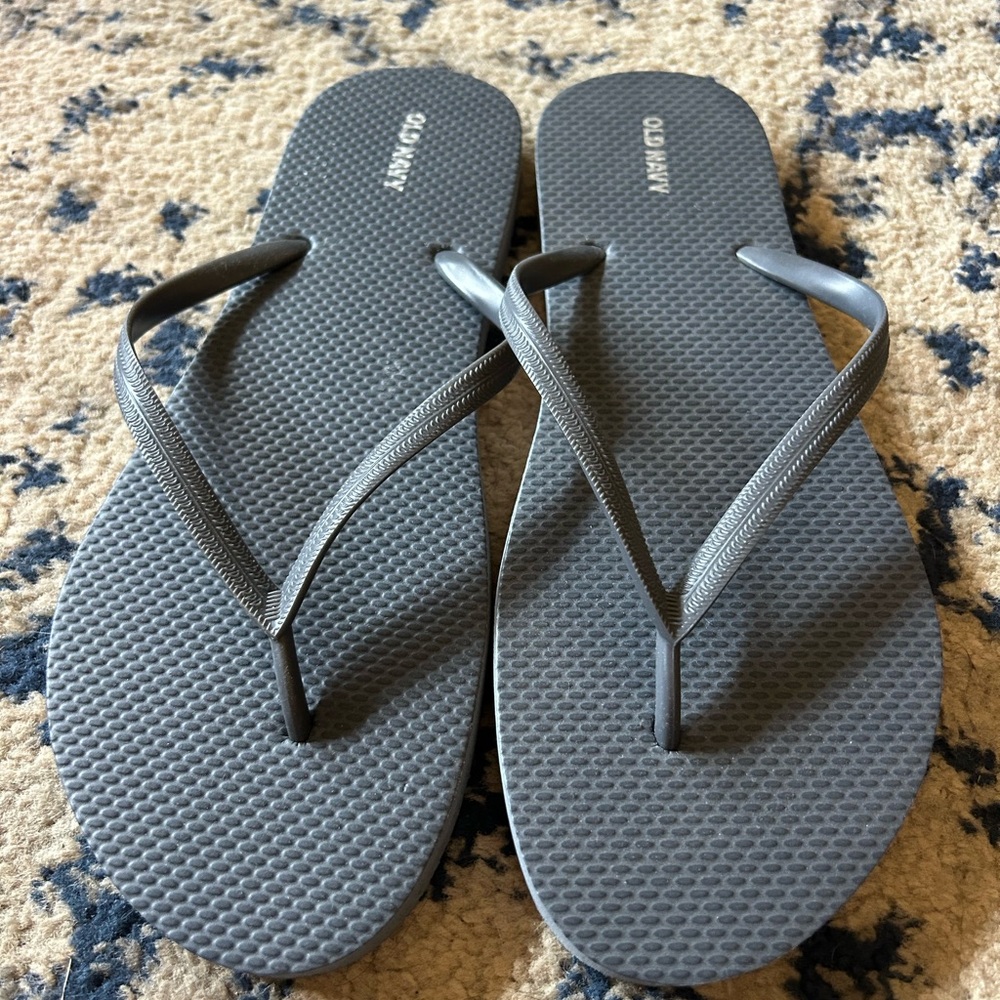 Old Navy Charcoal Flip Flops women’s